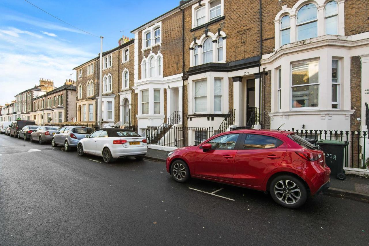 The Roost Group - Stylish Apartments Gravesend Exteriör bild